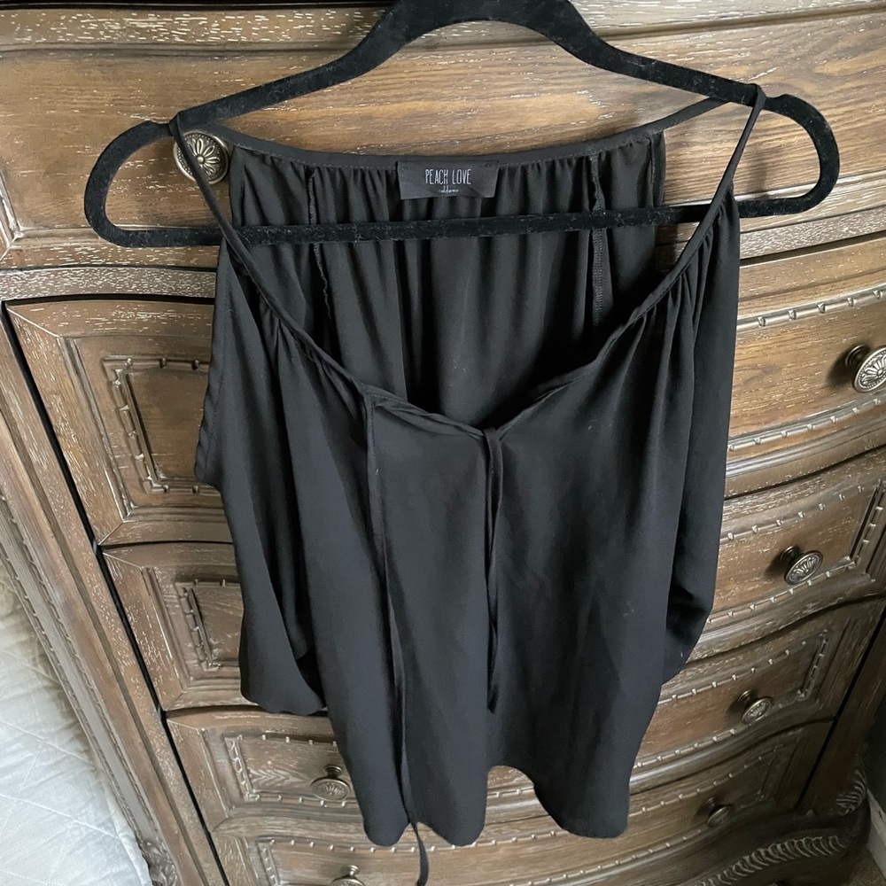 Black top - open sleeves - Ties in front - Size small
